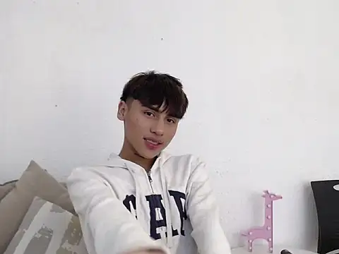 Snapshot of LianRoss chatting on November 5, 8:20 pm LianRoss online show from November 5, 8:20 pm