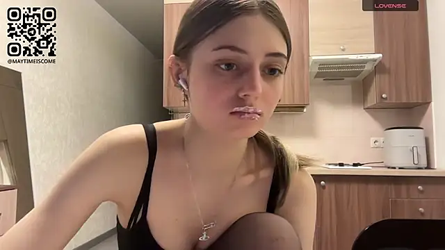 Snapshot of AidaGloshen chatting on April 6, 3:57 pm AidaGloshen online show from April 6, 3:57 pm