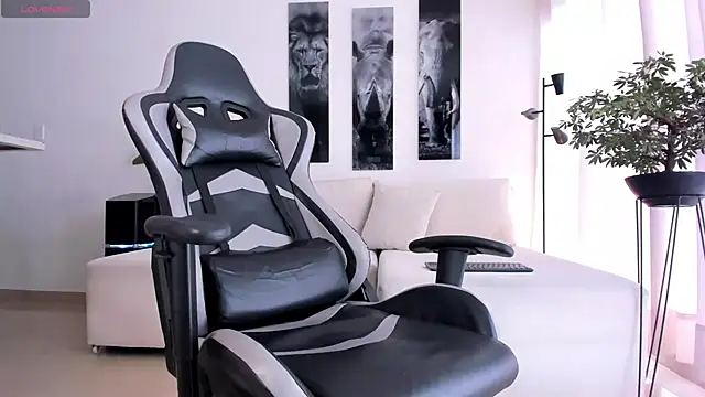 IamKael  online show from December 5, 4:58 pm