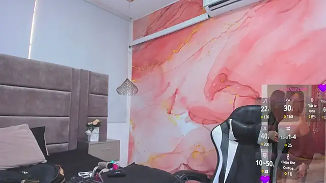 laliItaclark online show from April 7, 11:43 am