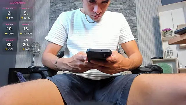 zack joness18 online show from March 20, 6:07 am