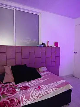 YeseniaRodriguez3 online show from May 22, 12:44 pm