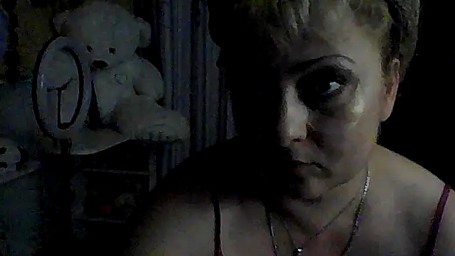 Snapshot of xHot_Amazonq chatting on July 24, 1:53 pm xHot Amazonq online show from July 24, 1:53 pm