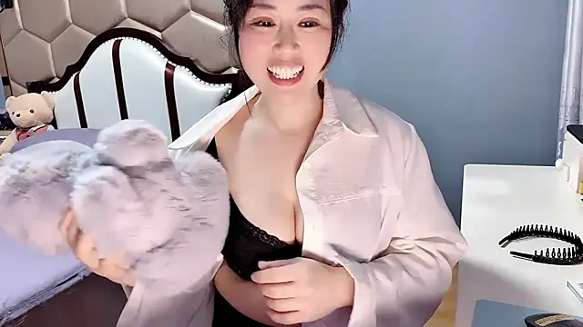 yaoyao22678 online show from February 9, 2:10 pm