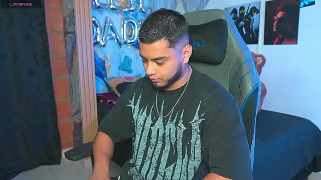 Tiler wolker online show from March 5, 2:18 am