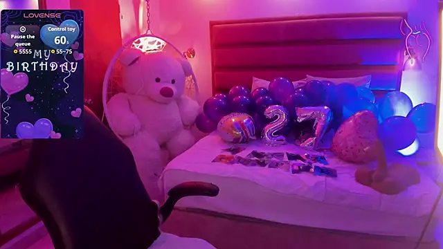 Snapshot of catalehia_moonlightt chatting on June 22, 12:13 pm catalehia moonlightt online show from June 22, 12:13 pm