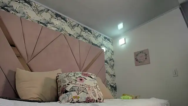 naomy sexy  online show from March 7, 8:39 pm