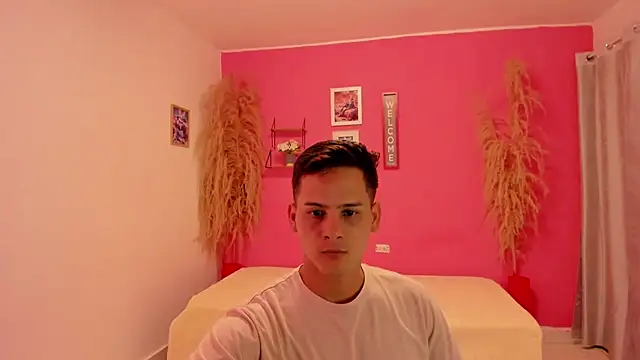 elmasmas01 online show from November 12, 10:09 pm