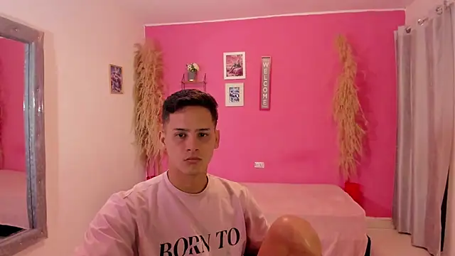 elmasmas01 online show from December 14, 2:33 pm