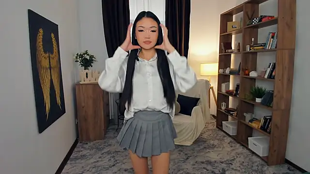 Snapshot of OnieClose chatting on November 11, 7:52 am OnieClose online show from November 11, 7:52 am