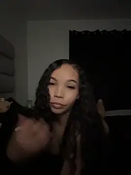 Snapshot of nikkiloveee chatting on March 21, 4:50 am nikkiloveee online show from March 21, 4:50 am
