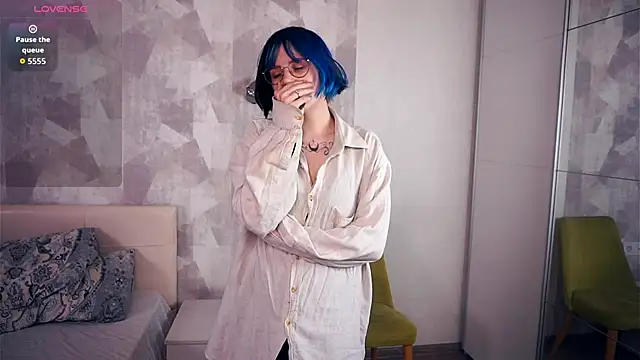 KellePourier online show from November 10, 6:07 pm