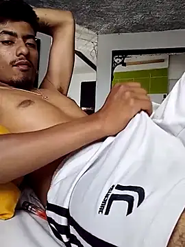 SkinniYamo online show from March 24, 5:40 pm