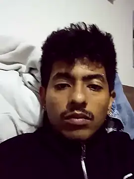 SkinniYamo online show from April 14, 5:13 am