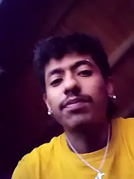 SkinniYamo online show from April 18, 5:22 am