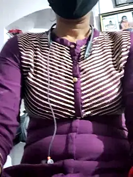 Hot-Rubyy online show from December 1, 9:14 am