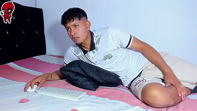 Snapshot of Dominic_King chatting on February 7, 1:42 am Dominic King online show from February 7, 1:42 am