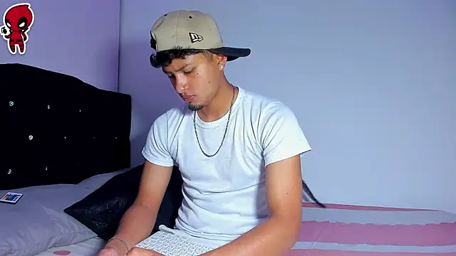 Snapshot of Dominic_King chatting on March 1, 2:13 am Dominic King online show from March 1, 2:13 am