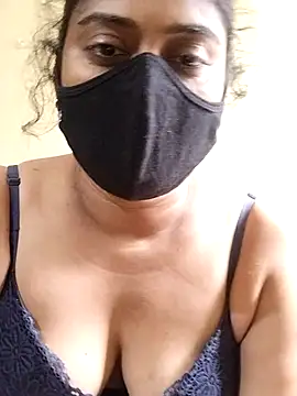 Snapshot of girl999 chatting on November 2, 9:44 am girl999 online show from November 2, 9:44 am