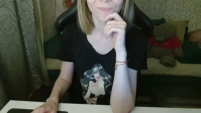 Snapshot of _Alisa_Allison_ chatting on October 31, 2:40 pm Alisa Allison online show from October 31, 2:40 pm