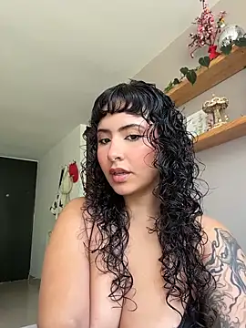 SugarTroubl33 online show from April 4, 2:25 pm