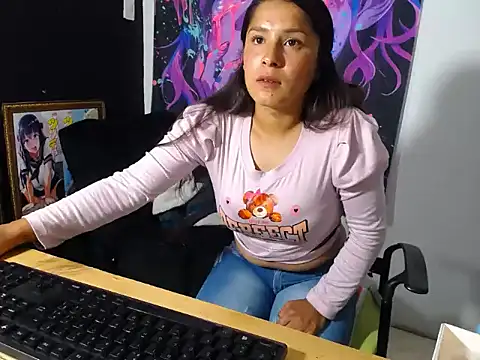 Snapshot of NahomiLove_ chatting on October 27, 3:32 am NahomiLove  online show from October 27, 3:32 am