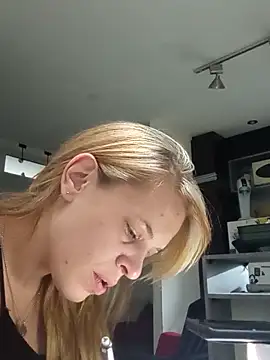 Snapshot of coralu2215 chatting on February 15, 12:58 pm coralu2215 online show from February 15, 12:58 pm