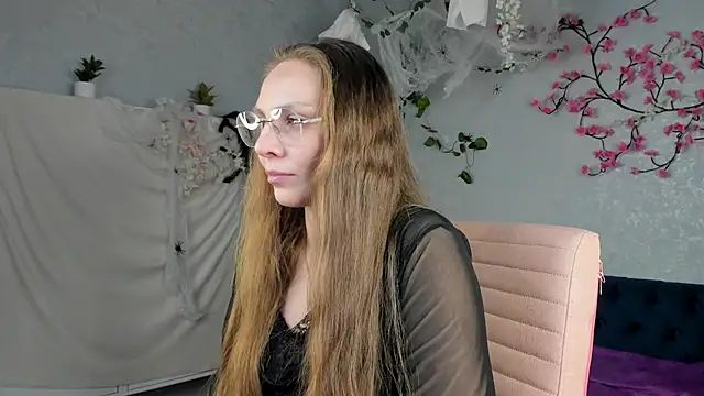 Snapshot of Olga_Cat chatting on October 28, 3:32 am Olga Cat online show from October 28, 3:32 am