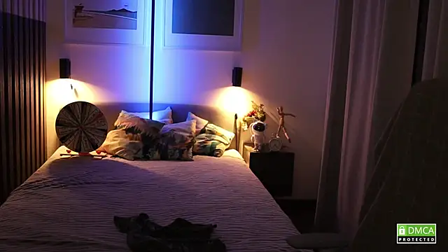 girl u never met online show from November 8, 6:51 pm