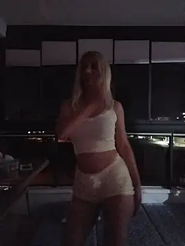 Snapshot of Sweet_xxBuse chatting on August 1, 9:46 pm Sweet xxBuse online show from August 1, 9:46 pm