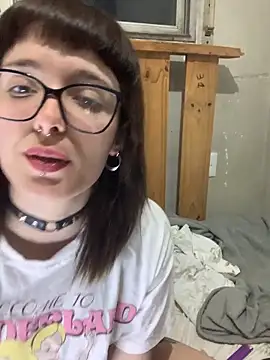 Snapshot of xlucifer13 chatting on November 18, 2:50 am xlucifer13 online show from November 18, 2:50 am