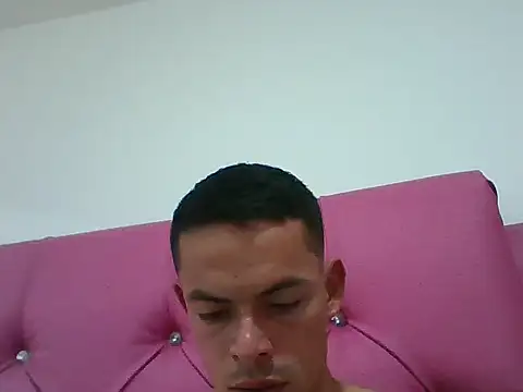 Snapshot of yesidhotxx chatting on October 28, 5:04 pm yesidhotxx online show from October 28, 5:04 pm