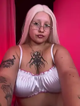 Snapshot of pinkbaddie777 chatting on August 3, 10:46 pm pinkbaddie777 online show from August 3, 10:46 pm