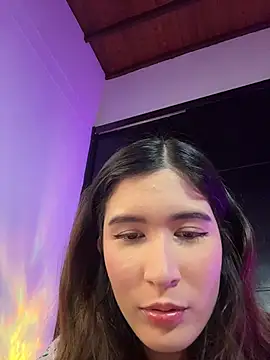 emilyy1  online show from December 18, 2:50 am