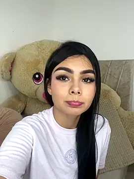 Snapshot of little_emiily_ chatting on October 28, 8:00 pm little emiily  online show from October 28, 8:00 pm