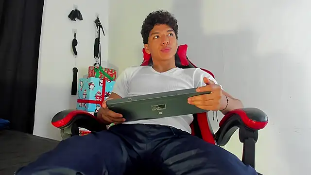 Maximiliano Khalil online show from December 15, 7:29 pm