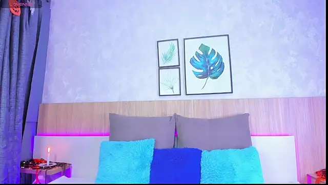 Snapshot of Alanna-Hank chatting on October 28, 3:32 am Alanna-Hank online show from October 28, 3:32 am
