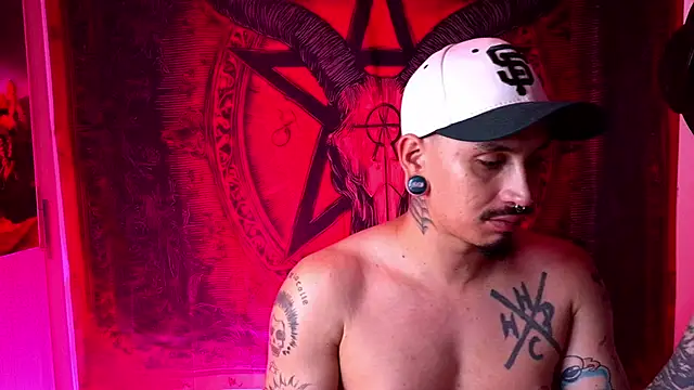 Snapshot of mateos6_6 chatting on June 17, 1:30 am mateos6 6 online show from June 17, 1:30 am