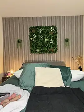 MysteryGirl   online show from March 31, 7:09 am