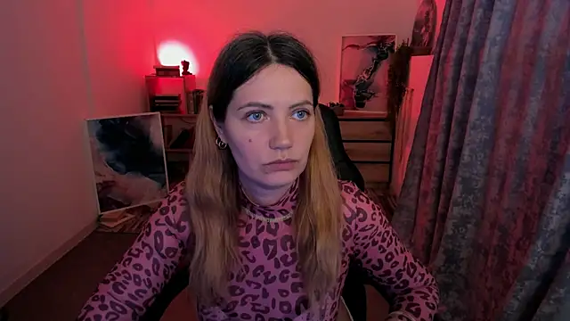 Snapshot of AleksaLaurent chatting on November 1, 6:26 am AleksaLaurent online show from November 1, 6:26 am