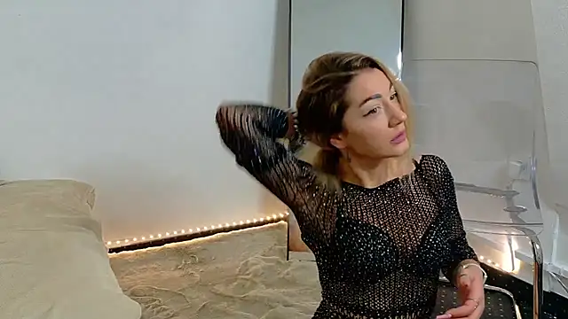 Snapshot of Ammelia_ chatting on November 3, 6:36 am Ammelia  online show from November 3, 6:36 am