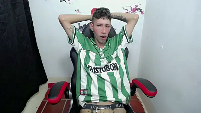 The latin boy online show from November 3, 1:34 pm