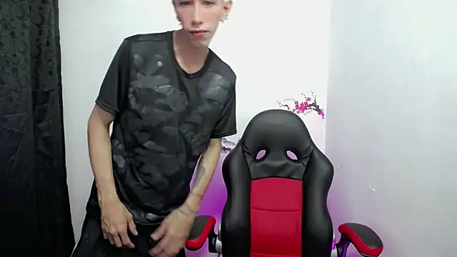 The latin boy online show from November 4, 2:05 pm