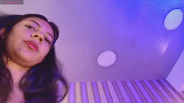 Snapshot of KamyGlam chatting on January 17, 8:23 pm KamyGlam online show from January 17, 8:23 pm