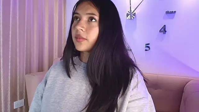 Snapshot of KamyGlam chatting on February 6, 8:01 pm KamyGlam online show from February 6, 8:01 pm