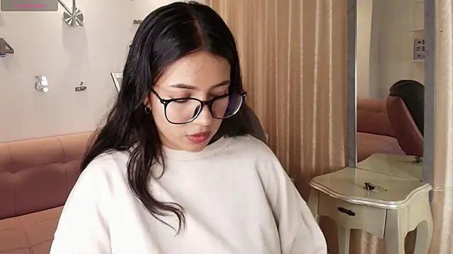 Snapshot of KamyGlam chatting on February 9, 8:02 pm KamyGlam online show from February 9, 8:02 pm