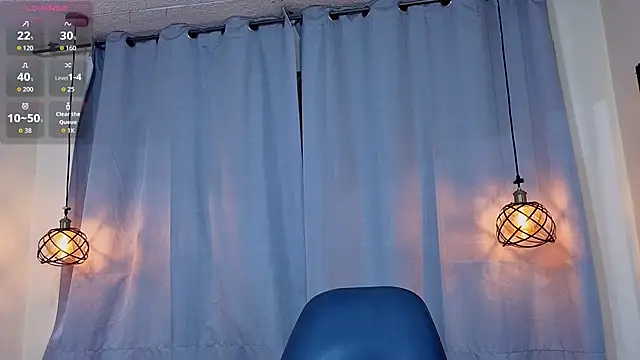 Snapshot of Flor_Gil chatting on February 11, 3:44 am Flor Gil online show from February 11, 3:44 am