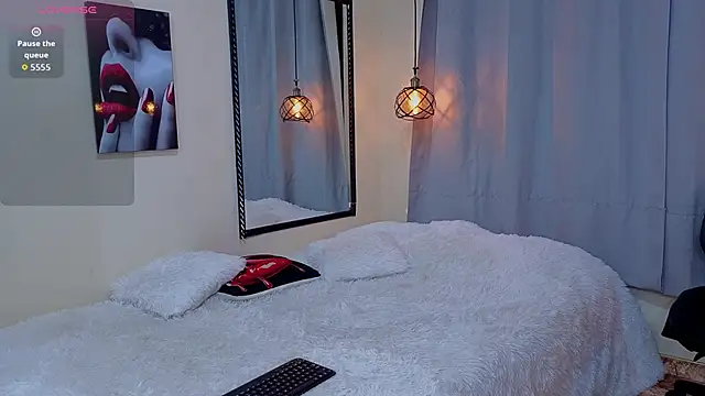 Snapshot of Flor_Gil chatting on February 12, 2:28 am Flor Gil online show from February 12, 2:28 am