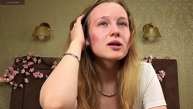 VanessaLightDiamond online show from May 25, 5:13 am