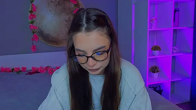 LauraHansil online show from March 17, 7:17 pm